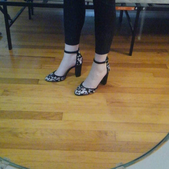 White House Black Market ankle strap heels - Picture 5 of 7